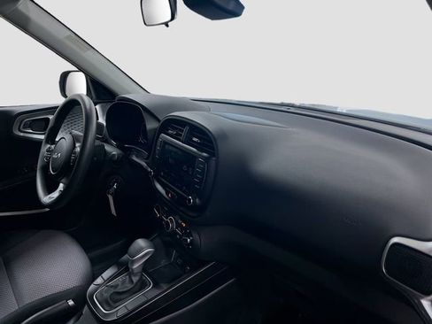 Certified 2025 Kia Soul LX image 27