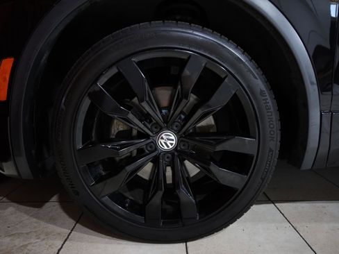 Used 2020 Volkswagen Tiguan SE R-Line image 10