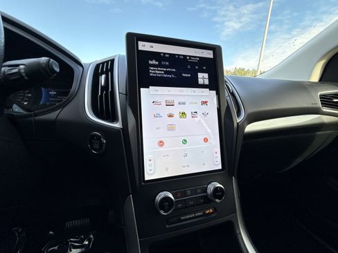 Used 2024 Ford Edge SE w/ Black Appearance Package image 16