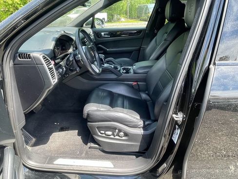 Used 2020 Porsche Cayenne AWD/4WD image 12