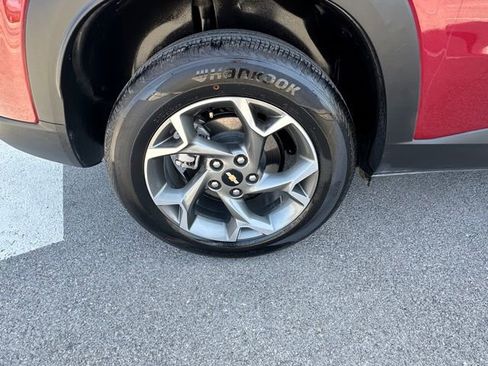 Used 2025 Chevrolet Trax LT image 4