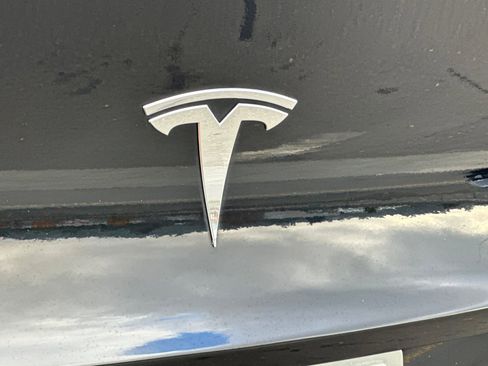 Used 2023 Tesla Model Y Long Range image 12