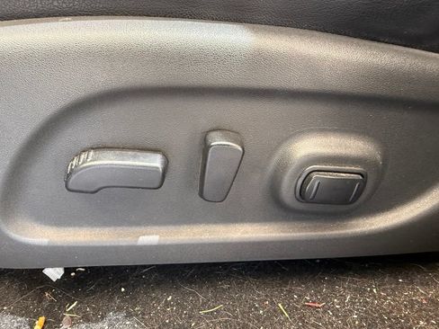 Used 2019 Nissan Pathfinder SL FWD image 18