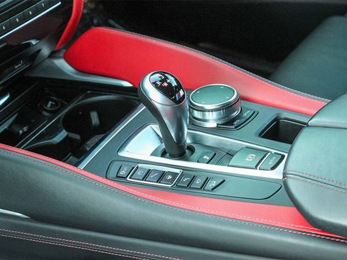 Used 2018 BMW X6 M image 24
