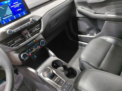 Certified 2022 Ford Escape Titanium image 28
