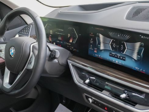 Certified 2024 BMW X7 xDrive40i w/ Climate Comfort Package image 7