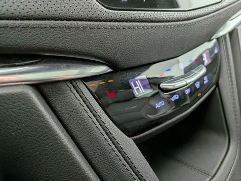 Certified 2022 Cadillac XT5 Premium Luxury image 9