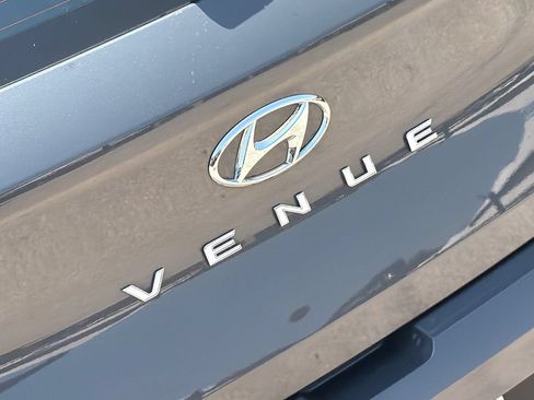 Used 2026 Hyundai Venue SEL FWD image 9