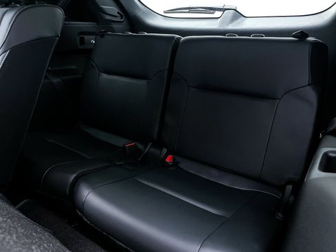 New 2025 Mitsubishi Outlander SE image 27