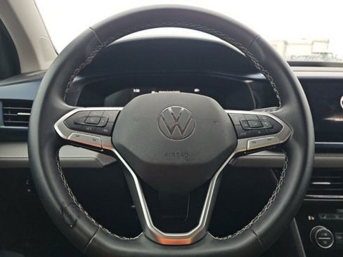 Used 2024 Volkswagen Taos SE image 15