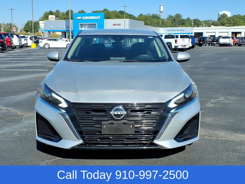Used 2023 Nissan Altima 2.5 SV FWD image 2