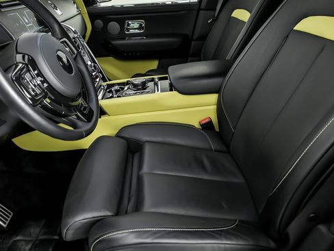 Used 2022 Rolls-Royce Cullinan w/ Dark Exterior Package image 21