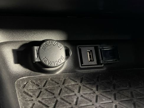 Used 2022 Toyota RAV4 XLE Premium image 36