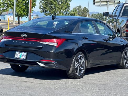 Used 2022 Hyundai Elantra Limited w/ Cargo Package FWD image 4