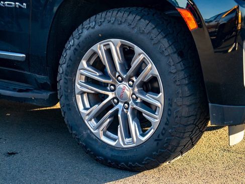 Used 2023 GMC Yukon XL SLT image 7