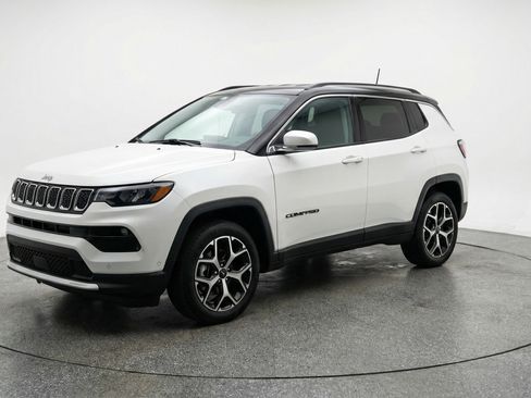 Used 2025 Jeep Compass Limited image 3