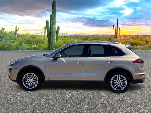 Used 2016 Porsche Cayenne image 3