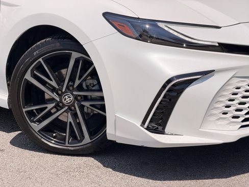 Used 2025 Toyota Camry XSE FWD image 3