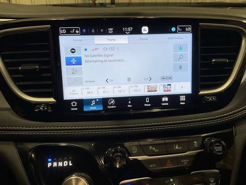 Used 2026 Chrysler Pacifica Limited FWD image 18