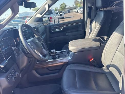 Used 2025 Chevrolet Silverado 1500 LT Trail Boss w/ LT Trail Boss Premium Package AWD/4WD image 5