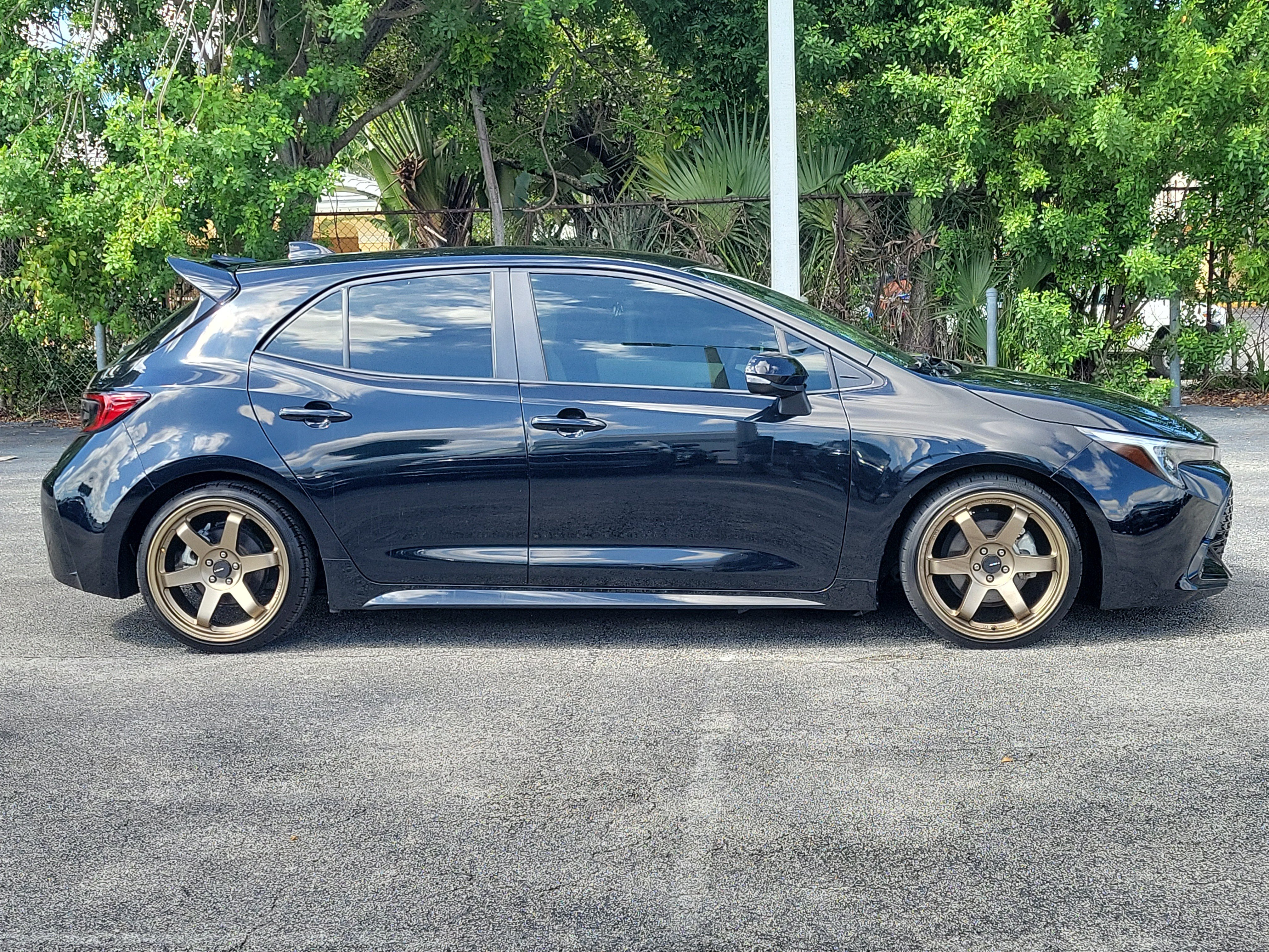 Used 2025 Toyota Corolla SE FWD image 2