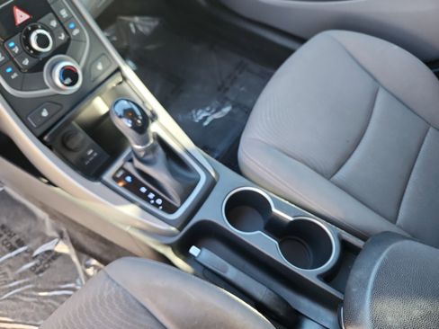 Used 2014 Hyundai Elantra SE w/ Option Group 02 image 16