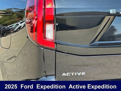 Used 2025 Ford Expedition Active AWD/4WD image 39