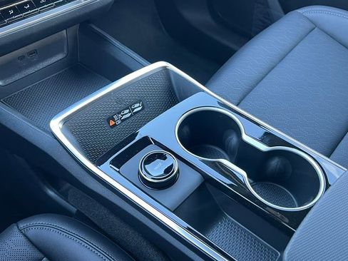 New 2026 Chevrolet Equinox LT w/ Convenience Package II image 27