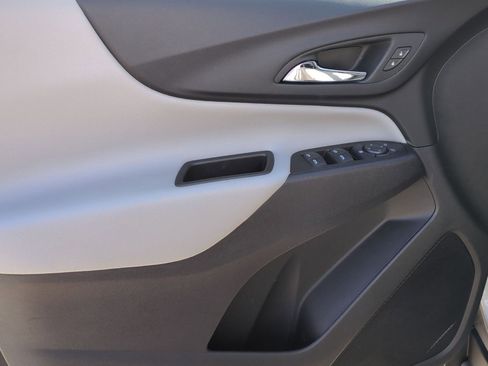 Used 2023 Chevrolet Equinox LS w/ LS Convenience Package FWD image 10