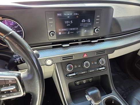 Used 2022 Kia Carnival LX image 22