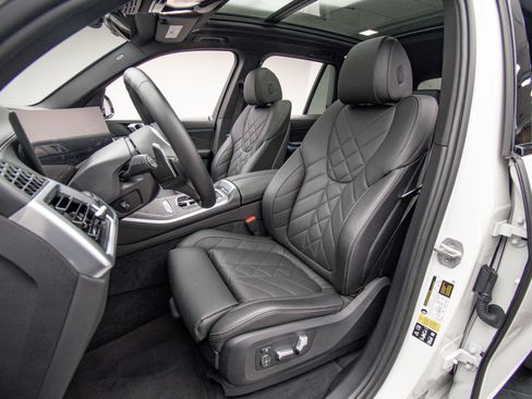 Used 2024 BMW X5 xDrive40i w/ M Sport Package AWD/4WD image 11
