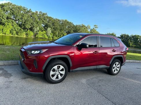 Used 2021 Toyota RAV4 LE FWD image 2