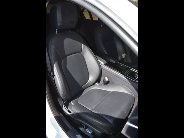 Used 2019 Jaguar XE Premium RWD image 34