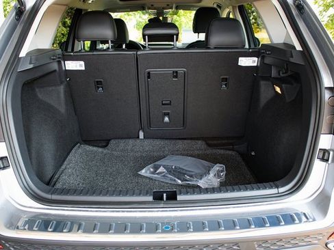 Used 2023 Volkswagen Taos SE image 16