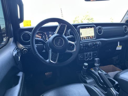 Used 2018 Jeep Wrangler Unlimited Sahara AWD/4WD image 24