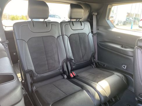 Used 2023 Jeep Grand Cherokee L Laredo image 14