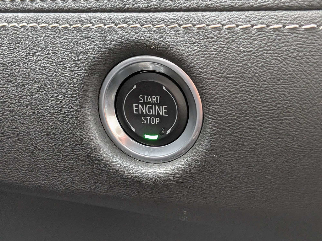 Certified 2025 Cadillac Escalade Premium Luxury AWD/4WD image 57
