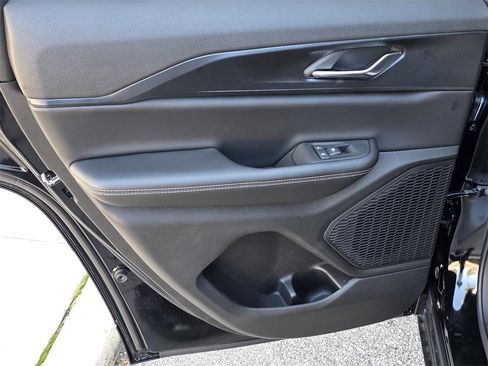 New 2025 Jeep Grand Cherokee Altitude image 31