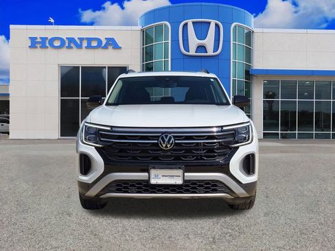 Used 2024 Volkswagen Atlas Peak Edition SE image 8