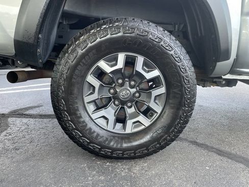 Used 2022 Toyota Tacoma TRD Off-Road AWD/4WD image 33