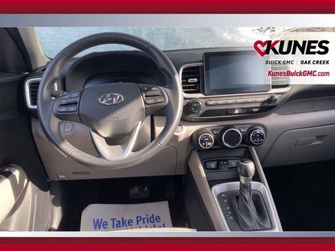 Used 2025 Hyundai Venue SEL image 26