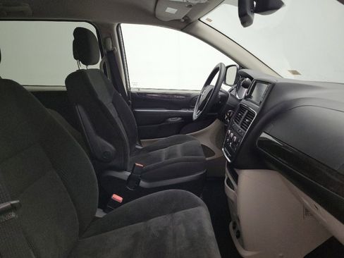 Used 2019 Dodge Grand Caravan SE image 21