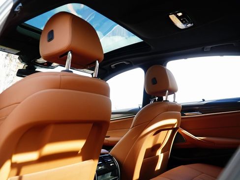 Used 2022 BMW 530i xDrive w/ M Sport Package image 36