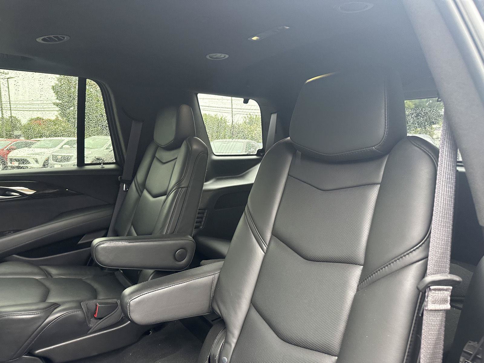 Used 2017 Cadillac Escalade Platinum AWD/4WD image 7