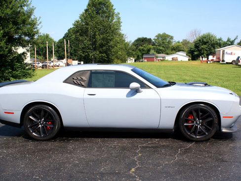 Used 2020 Dodge Challenger R/T w/ Shaker Package image 4