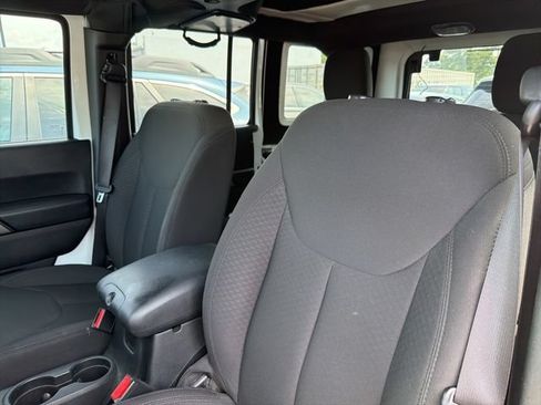 Used 2017 Jeep Wrangler Unlimited Sport AWD/4WD image 16
