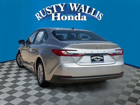 Used 2025 Toyota Camry LE image 3