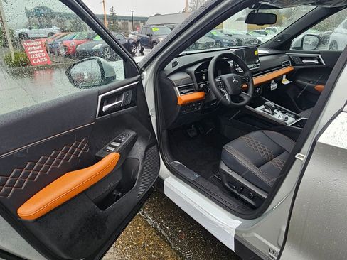 New 2025 Mitsubishi Outlander SEL image 14