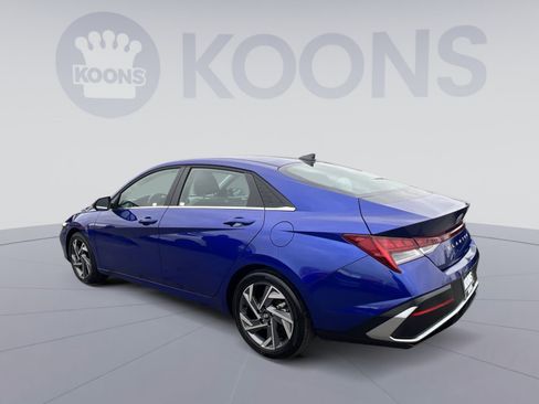 Used 2025 Hyundai Elantra Limited image 4
