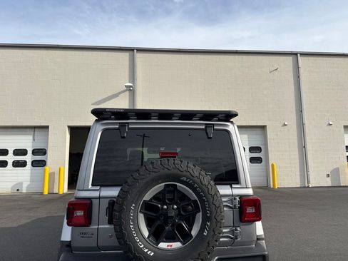 Used 2018 Jeep Wrangler Unlimited Rubicon w/ Dual Top Group AWD/4WD image 5